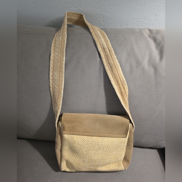 Renato Angi Venezia Italian crossbody bag with suede flap, woven detail. - Picture 9 of 16